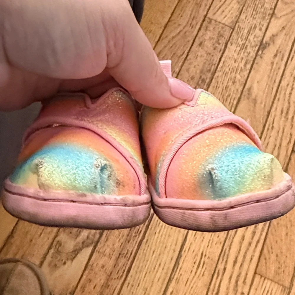 TOMS Kids Pastel Rainbow Velcro Slip Ons - Picture 2 of 4